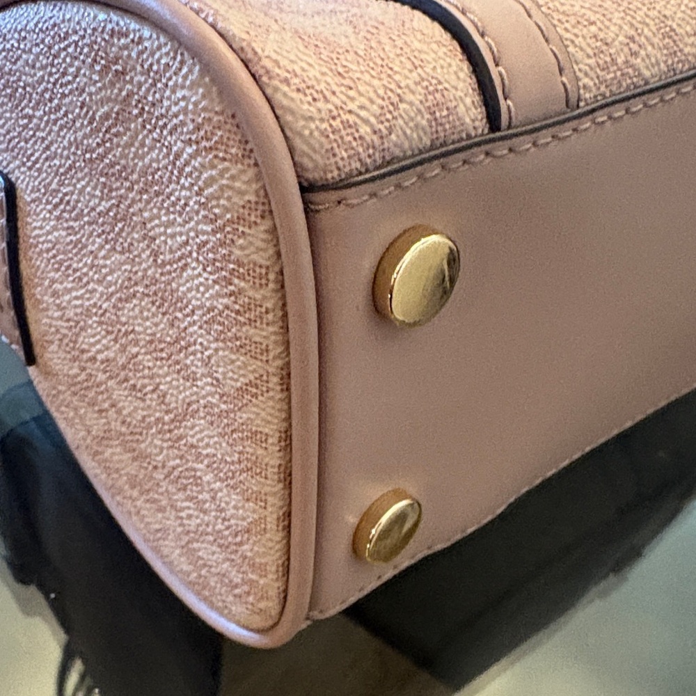 Michael Kors Blush Mini Bag with Gold Accents - Picture 4 of 9